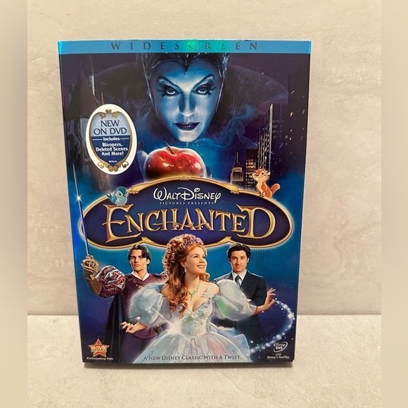 Walt Disney Other - Walt Disney Enchanted Widescreen DVD with Amy Adams [2007 Romantic Comedy]